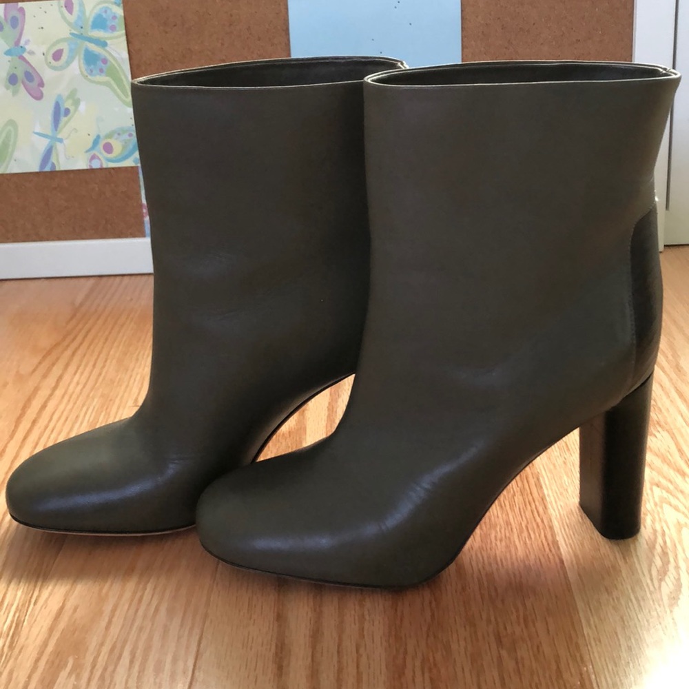 VINCE Dual Color Heels